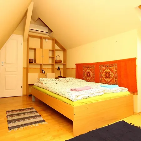 Pal'S Hostel And Apartments-2